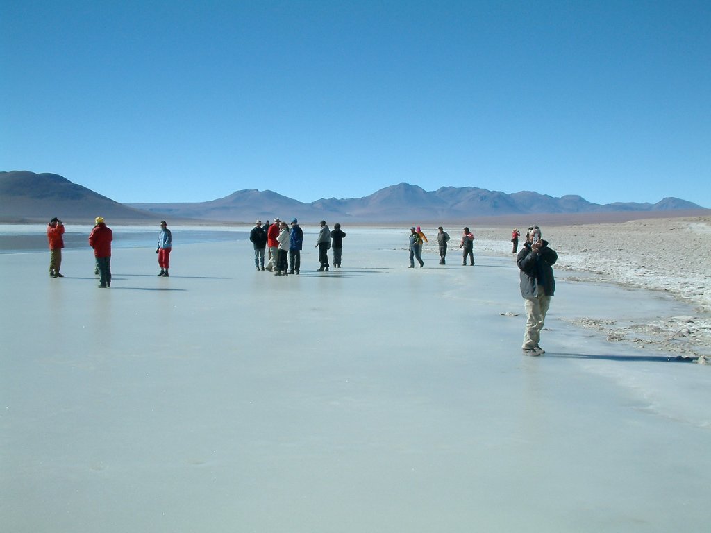 05-Walking on the frozen Laguna Verde.jpg - Walking on the frozen Laguna Verde